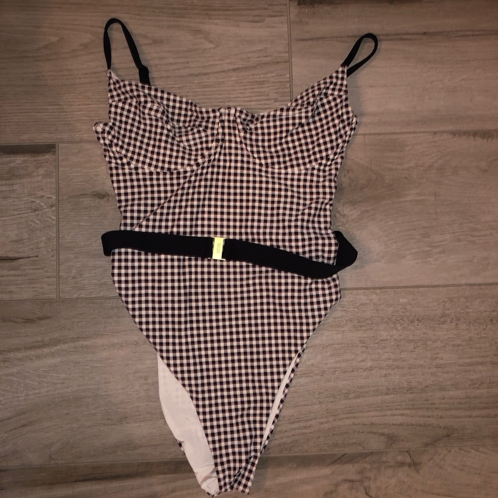 Onia we wore what one piece size large